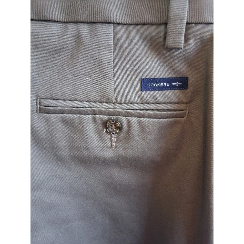 Dockers Men's Brown Pleated Twill Khaki Pants 36W Classic Fit Straight Leg